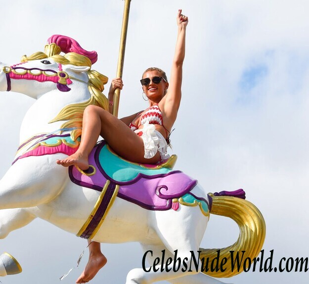 Sam Faiers, Billie Faiers, Ferne McCann Bikini 88732