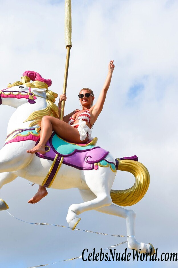 Sam Faiers, Billie Faiers, Ferne McCann Bikini 88733