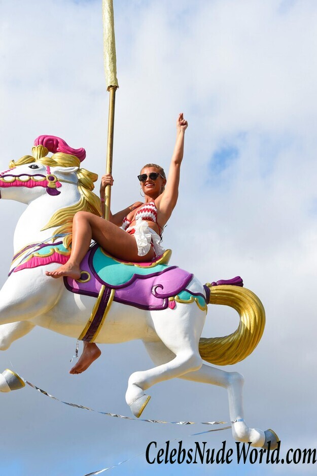 Sam Faiers, Billie Faiers, Ferne McCann Bikini 88734