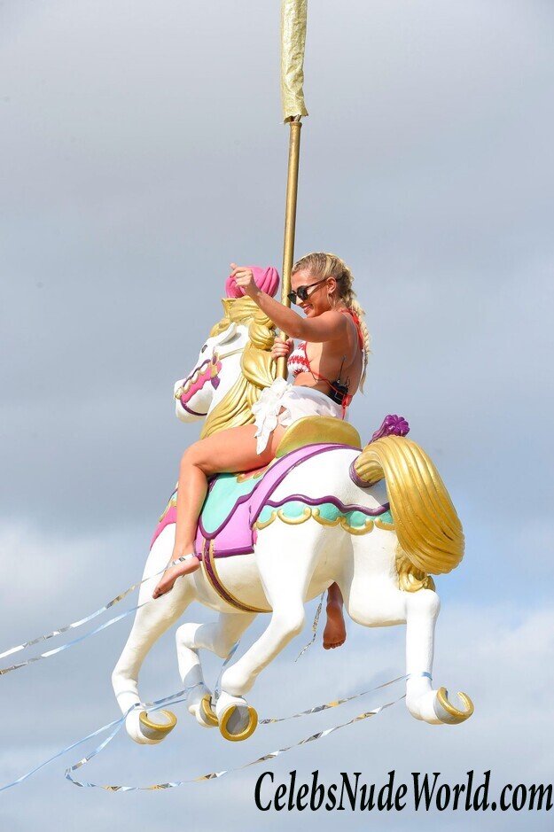 Sam Faiers, Billie Faiers, Ferne McCann Bikini 88735