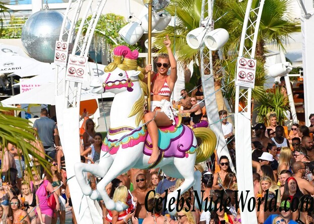 Sam Faiers, Billie Faiers, Ferne McCann Bikini 88739