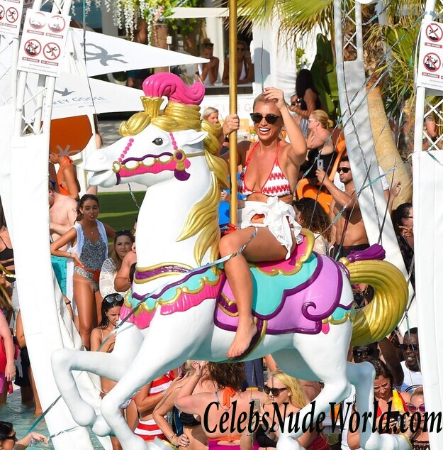 Sam Faiers, Billie Faiers, Ferne McCann Bikini 88740