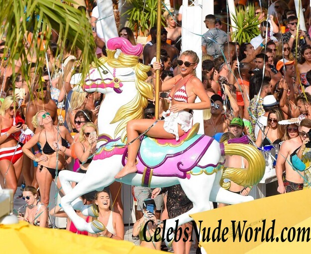 Sam Faiers, Billie Faiers, Ferne McCann Bikini 88741