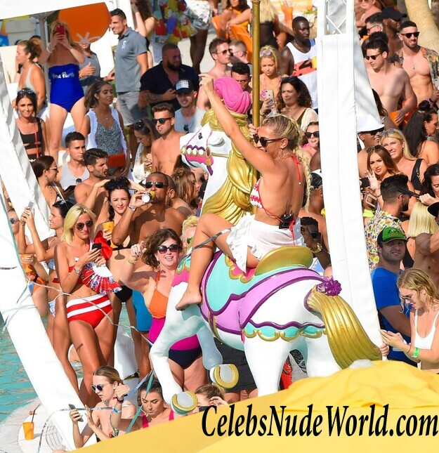 Sam Faiers, Billie Faiers, Ferne McCann Bikini 88743