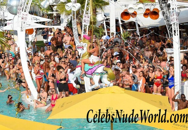 Sam Faiers, Billie Faiers, Ferne McCann Bikini 88745