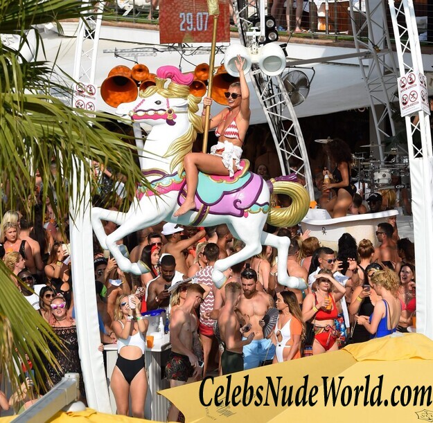 Sam Faiers, Billie Faiers, Ferne McCann Bikini 88746