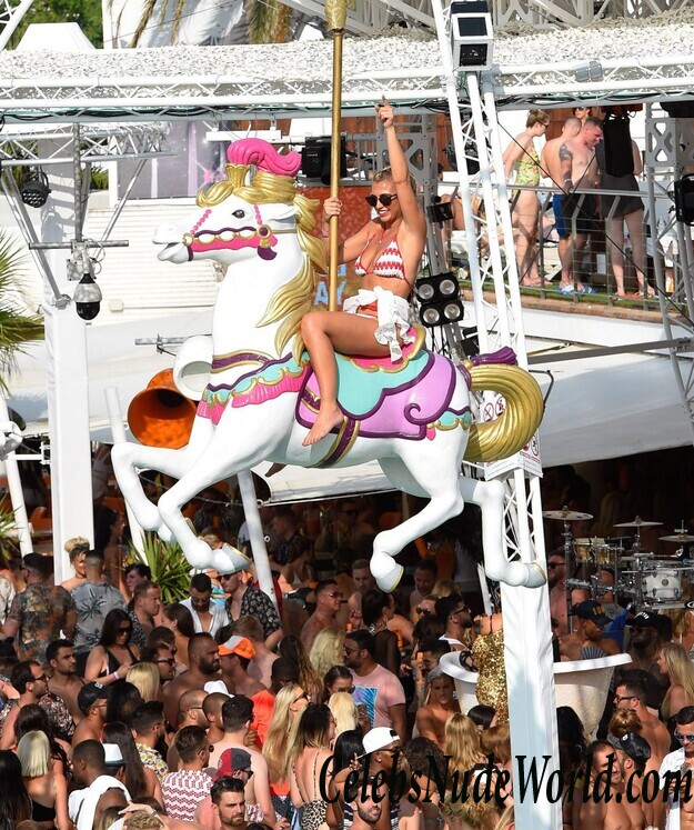 Sam Faiers, Billie Faiers, Ferne McCann Bikini 88748