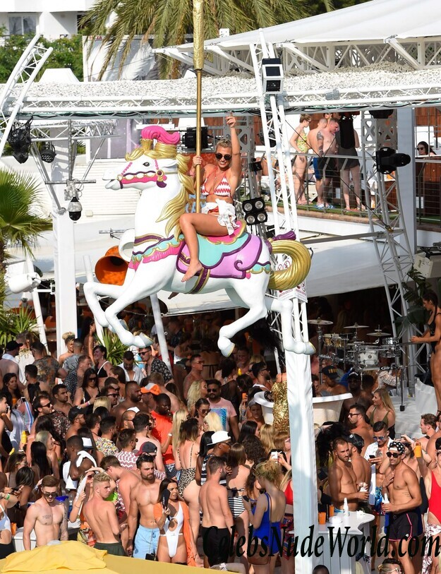 Sam Faiers, Billie Faiers, Ferne McCann Bikini 88749