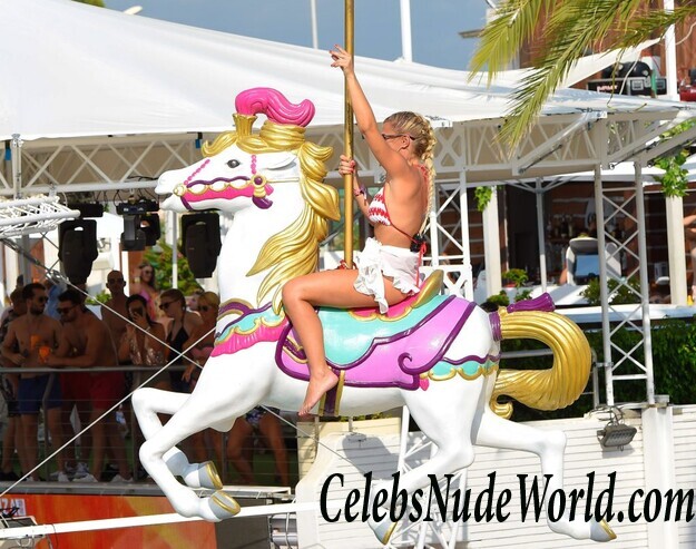 Sam Faiers, Billie Faiers, Ferne McCann Bikini 88754