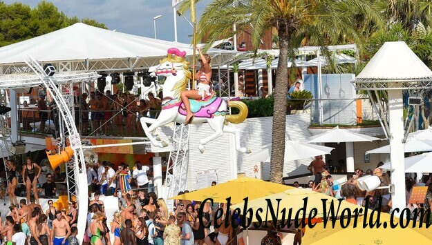 Sam Faiers, Billie Faiers, Ferne McCann Bikini 88755