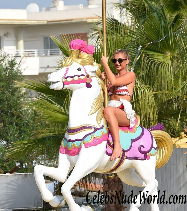 Sam Faiers, Billie Faiers, Ferne McCann Bikini 88758