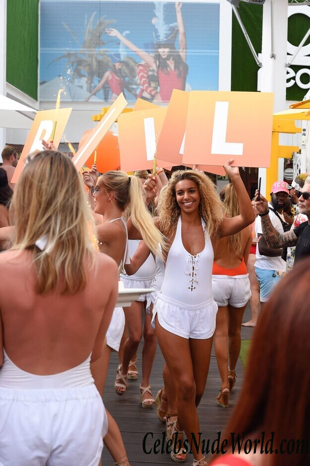 Sam Faiers, Billie Faiers, Ferne McCann Bikini 88774