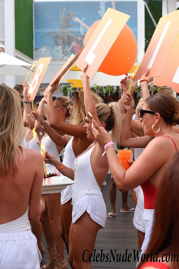 Sam Faiers, Billie Faiers, Ferne McCann Bikini 88776