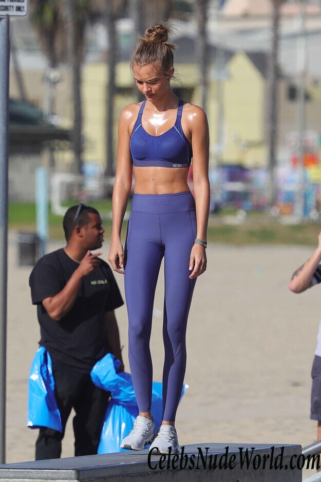 Josephine Skriver & Jasmine Tookes Sexy 88895