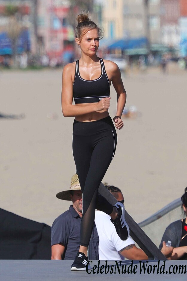 Josephine Skriver & Jasmine Tookes Sexy 88899