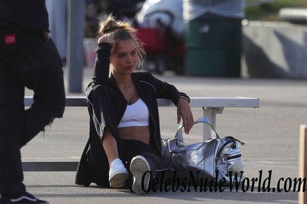 Josephine Skriver & Jasmine Tookes Sexy 88923