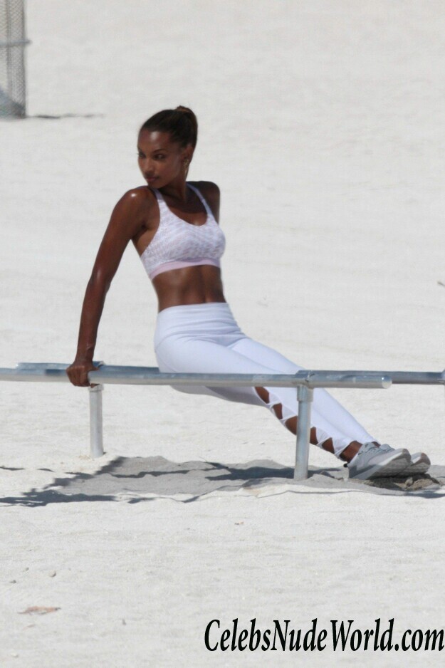 Jasmine Tookes Beach Workout Photos 89143