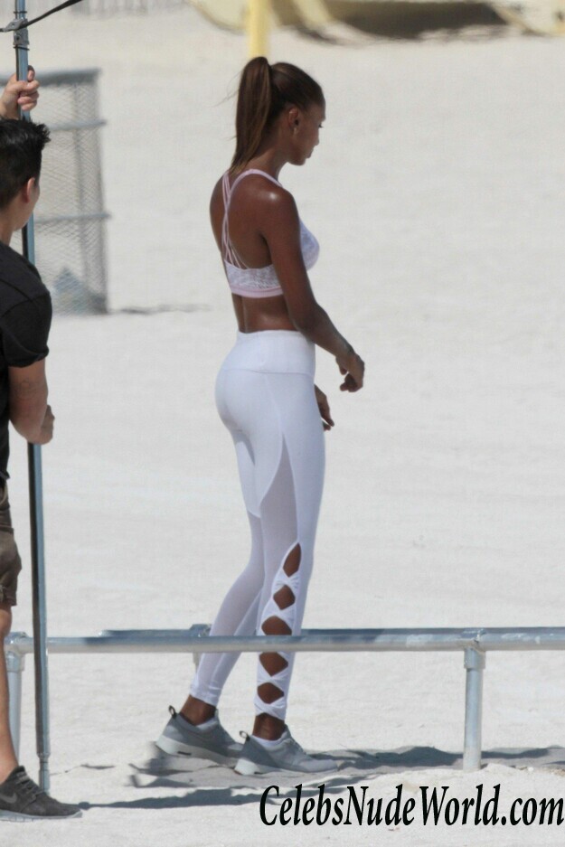 Jasmine Tookes Beach Workout Photos 89144