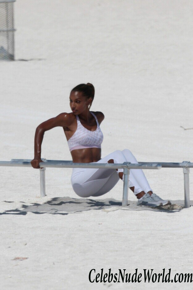 Jasmine Tookes Beach Workout Photos 89147