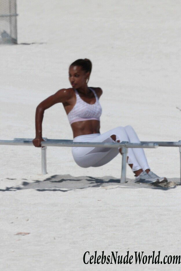 Jasmine Tookes Beach Workout Photos 89150