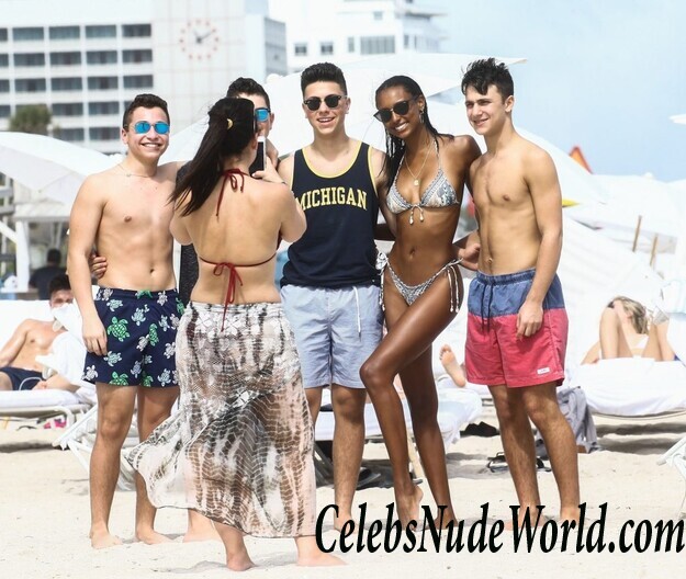 Lais Ribeiro & Jasmine Tookes Sexy 89271