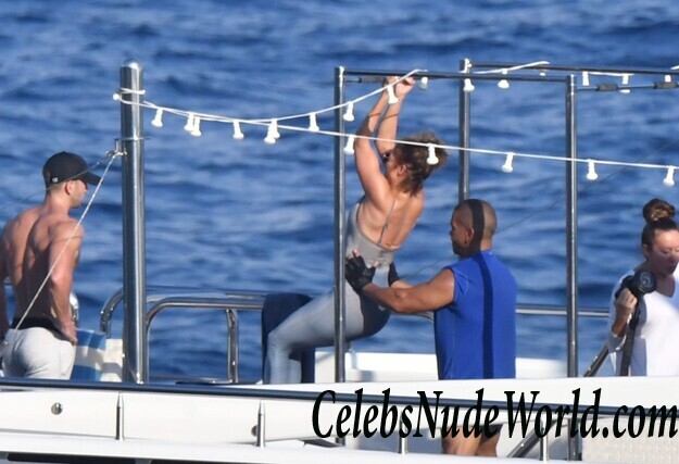 Jennifer Lopez Hot 89310