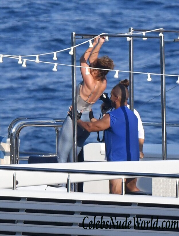 Jennifer Lopez Hot 89311