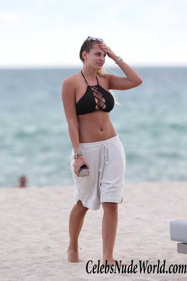 Francesca Brambilla Bikini 89510