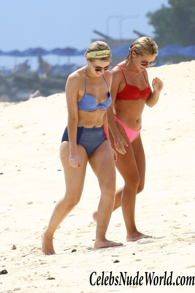 Jessica Woodley Looks Beautiful In That Bikini 89631