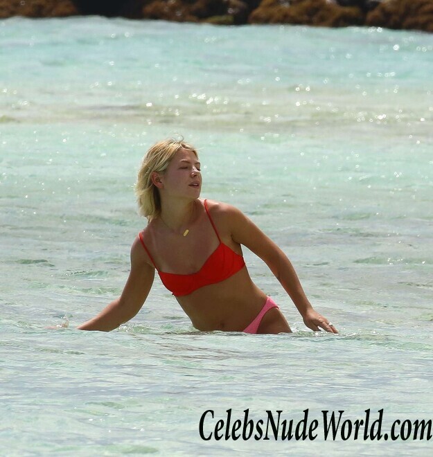 Jessica Woodley Looks Beautiful In That Bikini 89633