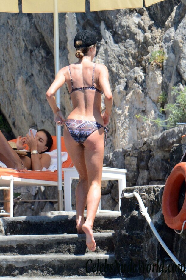 Jennifer Hawkins Bikini 89765