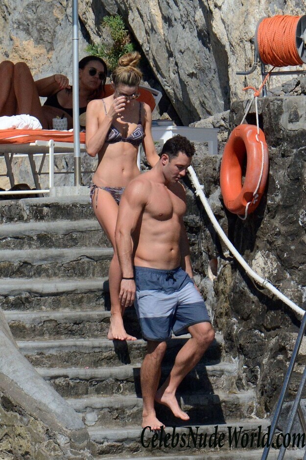 Jennifer Hawkins Bikini 89770