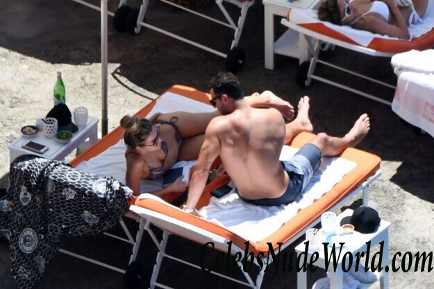 Jennifer Hawkins Bikini 89779