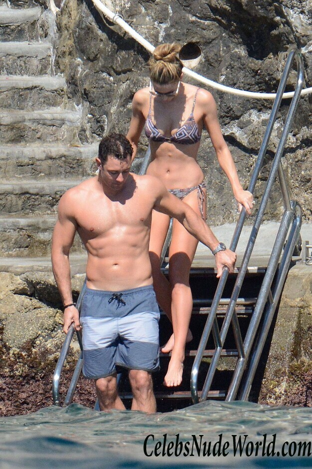 Jennifer Hawkins Bikini 89783