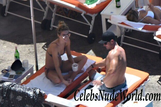 Jennifer Hawkins Bikini 89802