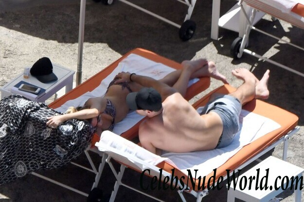 Jennifer Hawkins Bikini 89805