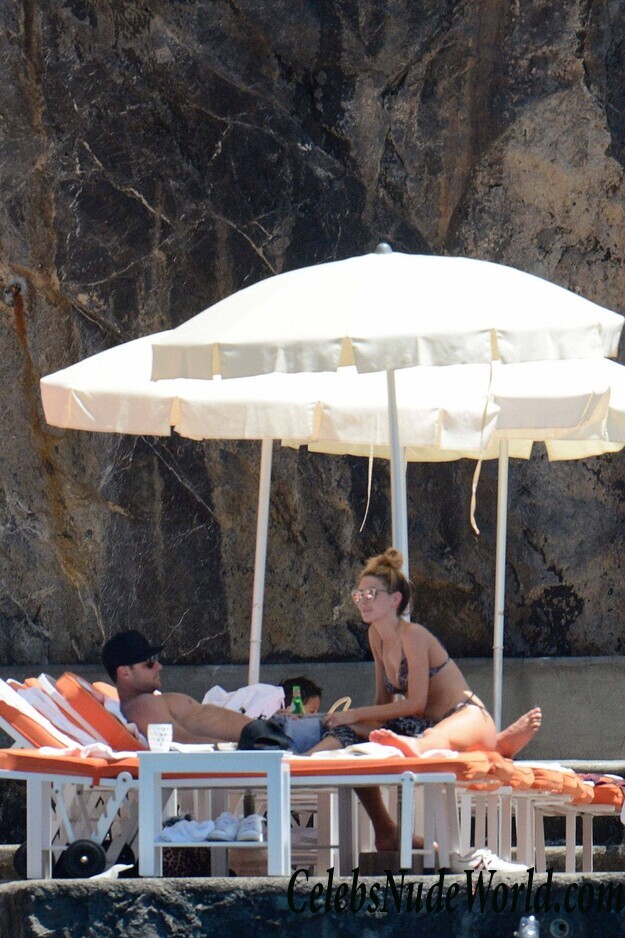 Jennifer Hawkins Bikini 89810