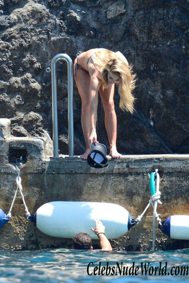 Jennifer Hawkins Bikini 89825
