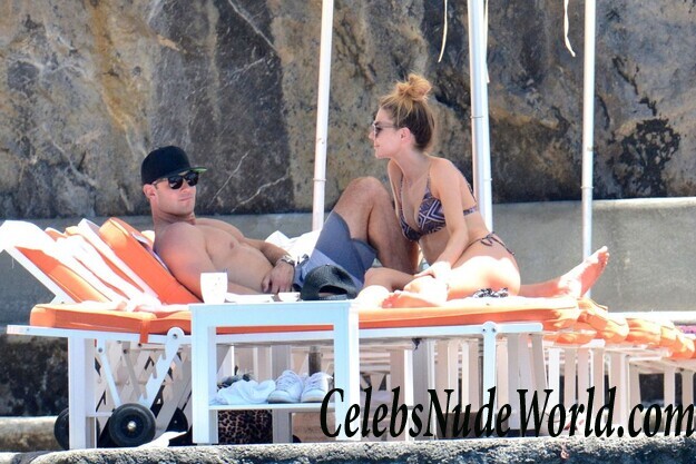 Jennifer Hawkins Bikini 89835