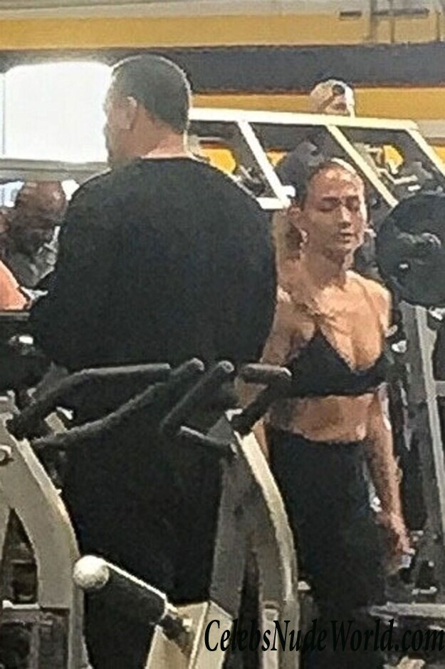 Jennifer Lopez Cleavage 90141