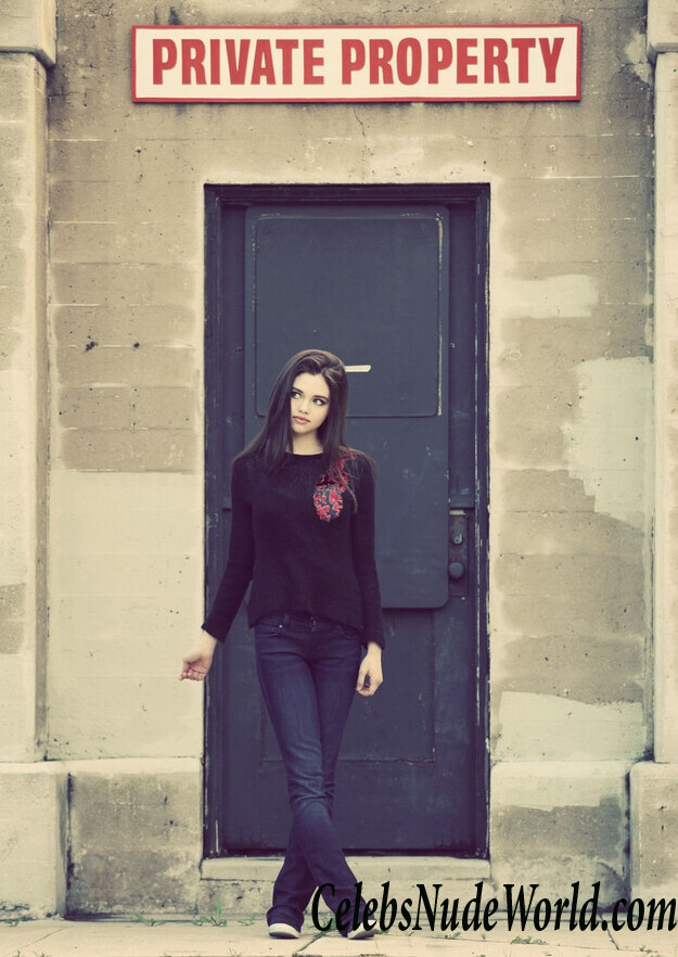 India Eisley Sexy 90203