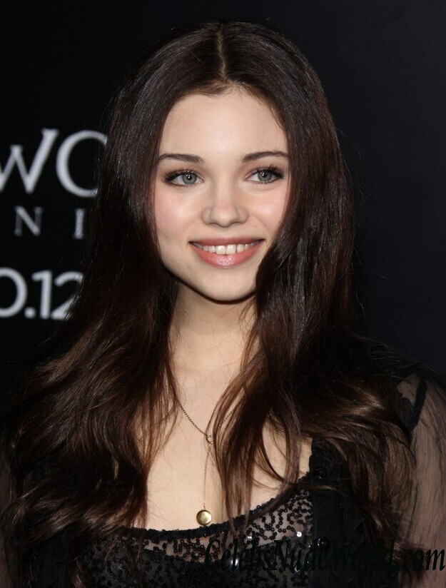 India Eisley Sexy 90207