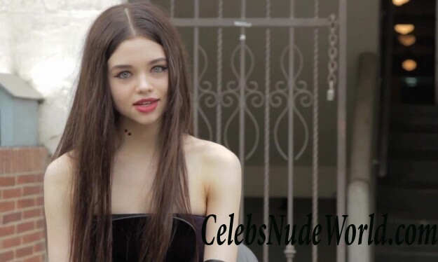 India Eisley Sexy 90228