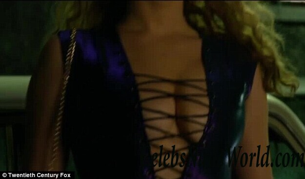 Jennifer Lawrence Braless Photos 90883