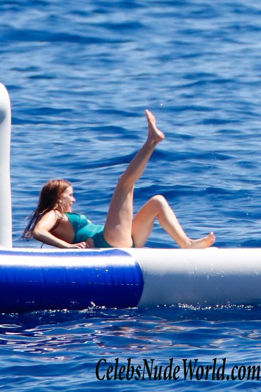 Isla Fisher's Swimsuit photos 91056