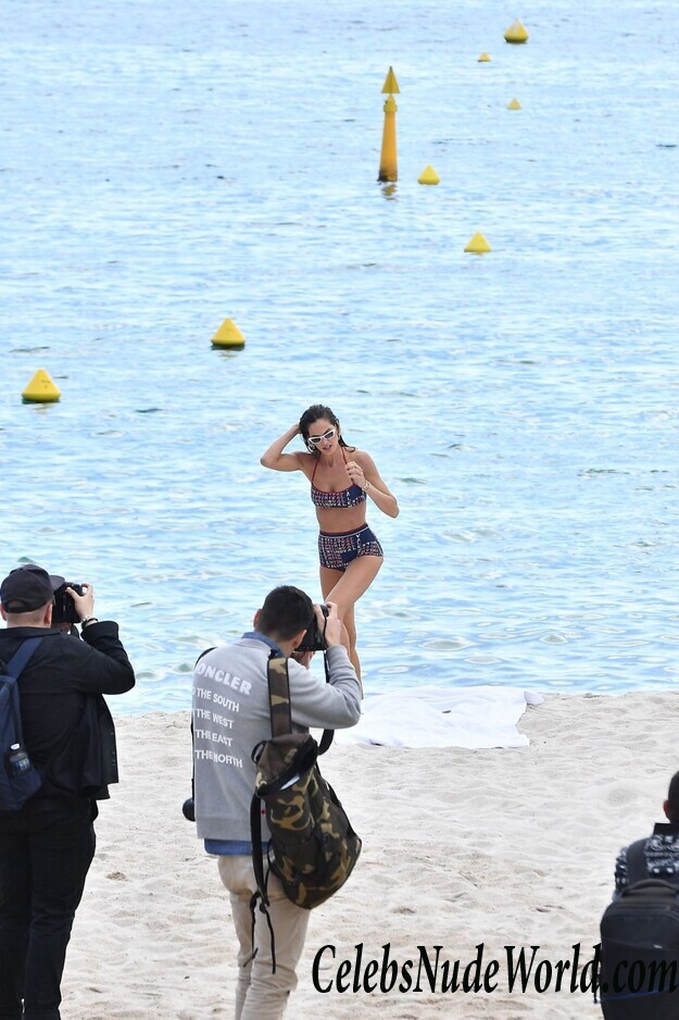 Izabel Goulart Bikini 92021