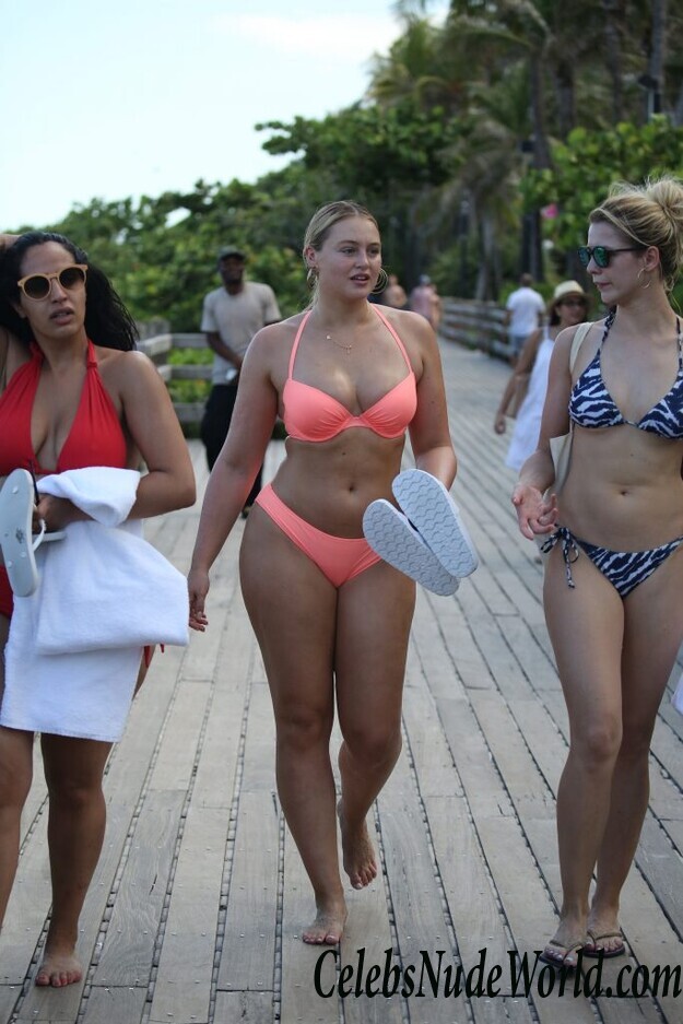 Iskra Lawrence Sexy 92776