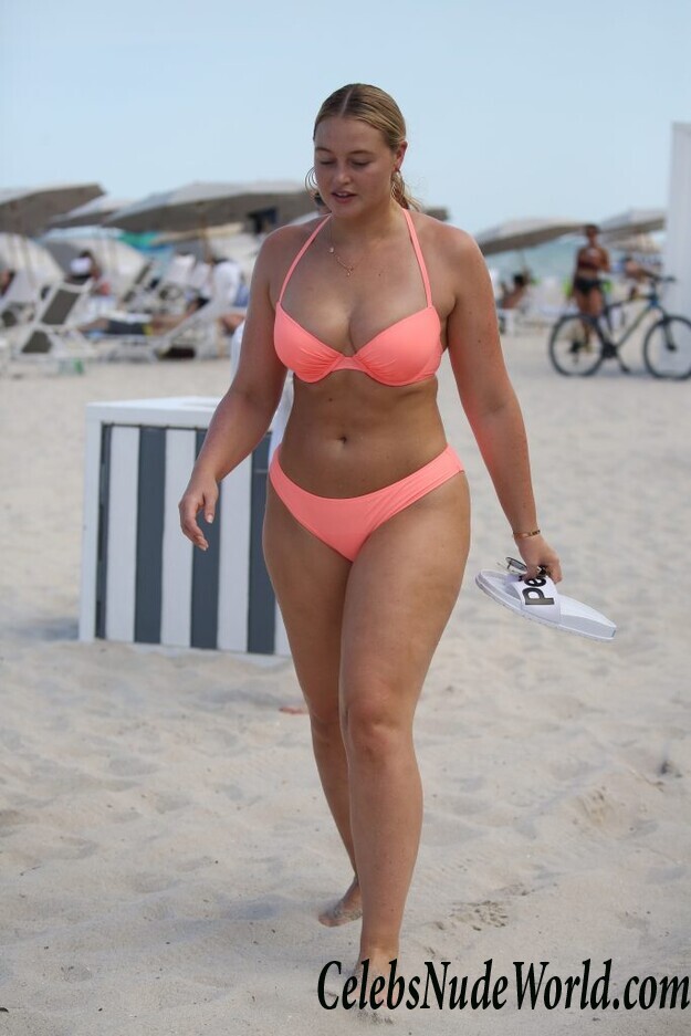 Iskra Lawrence Sexy 92779