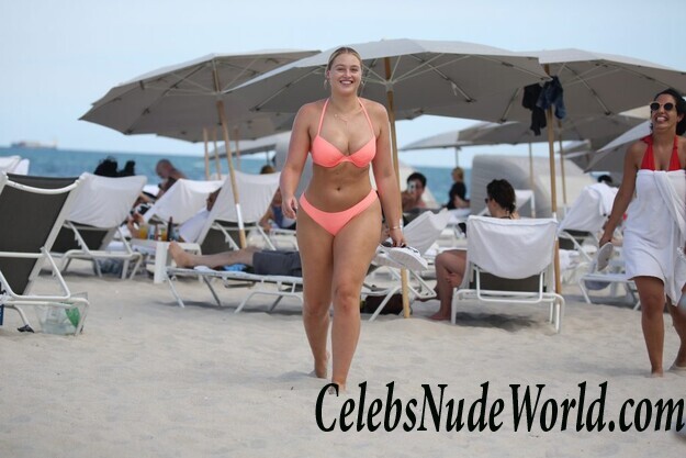 Iskra Lawrence Sexy 92784
