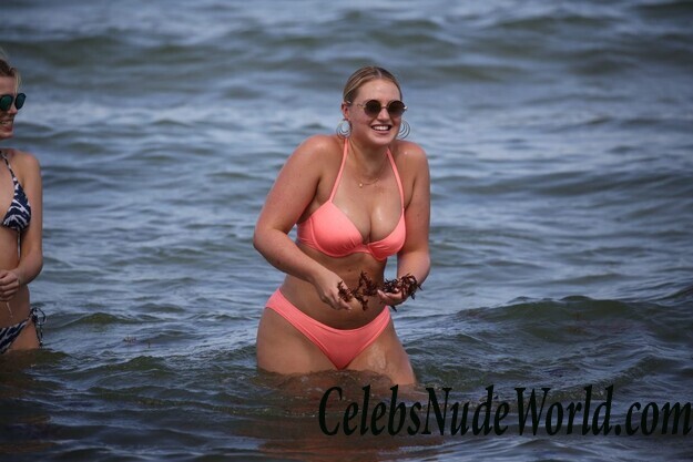 Iskra Lawrence Sexy 92793